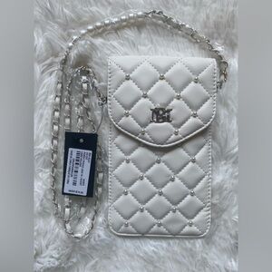 Badgley Mischka White Quilted Crossbody Bag
EUC